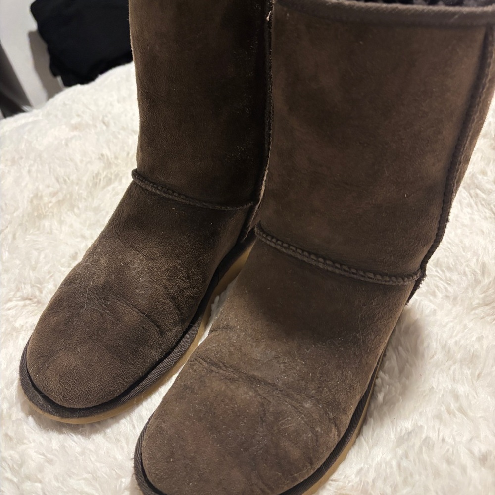 Ugg Classic Short Sherling Boots never worn outside